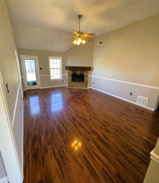 Foto del edificio - 5376 Ragan Ridge Dr