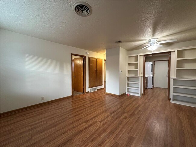 Foto del edificio - 2023 Delaware Ln
