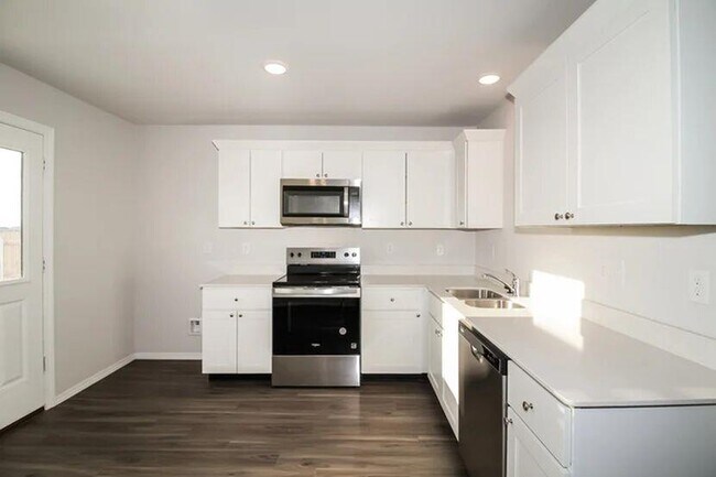 Foto del edificio - 2408 Rosewood Ln