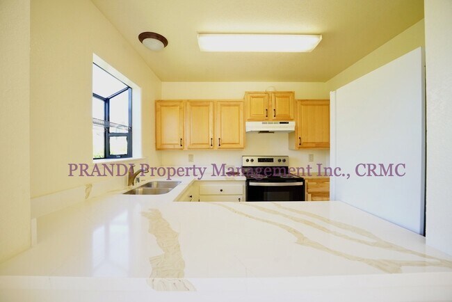 Building Photo - 63 Laderman Ln