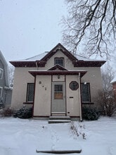 Building Photo - 811 Center St