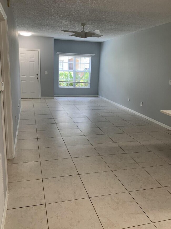 Foto del edificio - 10300 Fox Trail Rd S