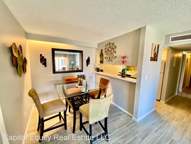 Building Photo - 2 br, 2 bath House - 911 W. Oak Ridge Rd
