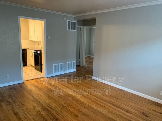 Foto del edificio - 1420 S Quaker Ave