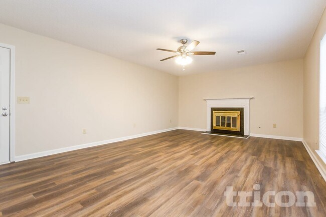Foto del edificio - 1290 Baywood Glen