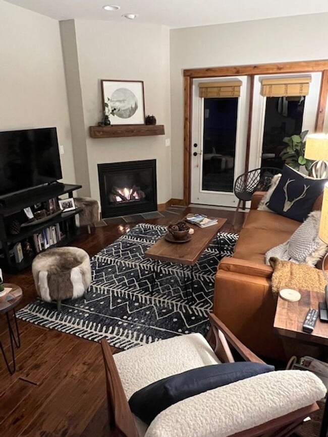 Building Photo - Fabulous Furnished Monterra 2 bd Condo