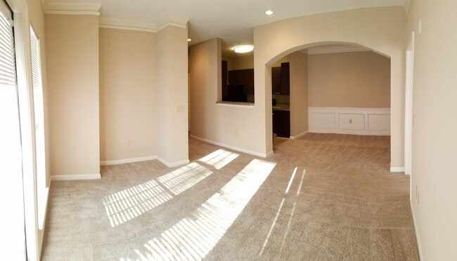 Arched Dinning Room Entry - Stillwood Farms Apartments at Newnan