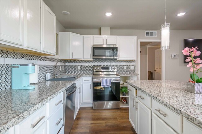 Building Photo - 8110 Albacore Dr