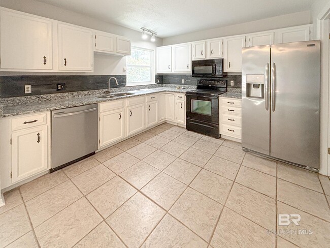 Building Photo - 107 Wild Oak Dr