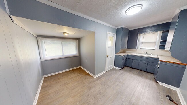 Foto del edificio - 3 Bedroom near the park- Freshly Updated