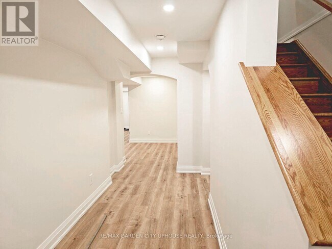 Photo du bâtiment - 11 Manhattan Ct.