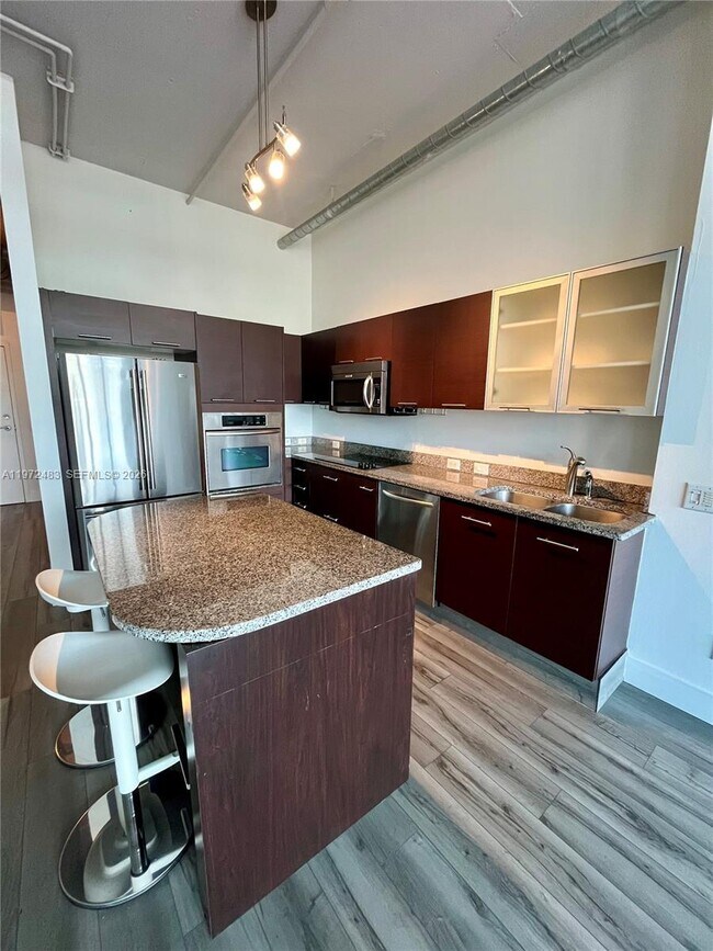 Foto del edificio - 3029 NE 188th St