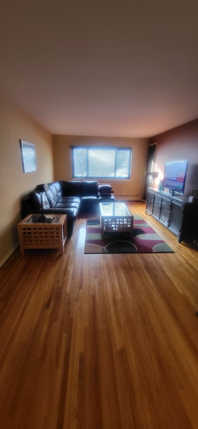 Building Photo - 5 W Lawrence Park Dr