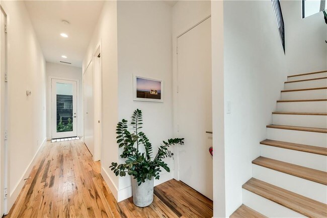 Foto del edificio - 1932 McMillan Ave