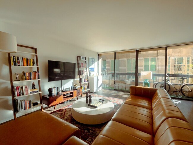 Building Photo - 10590 Wilshire Blvd