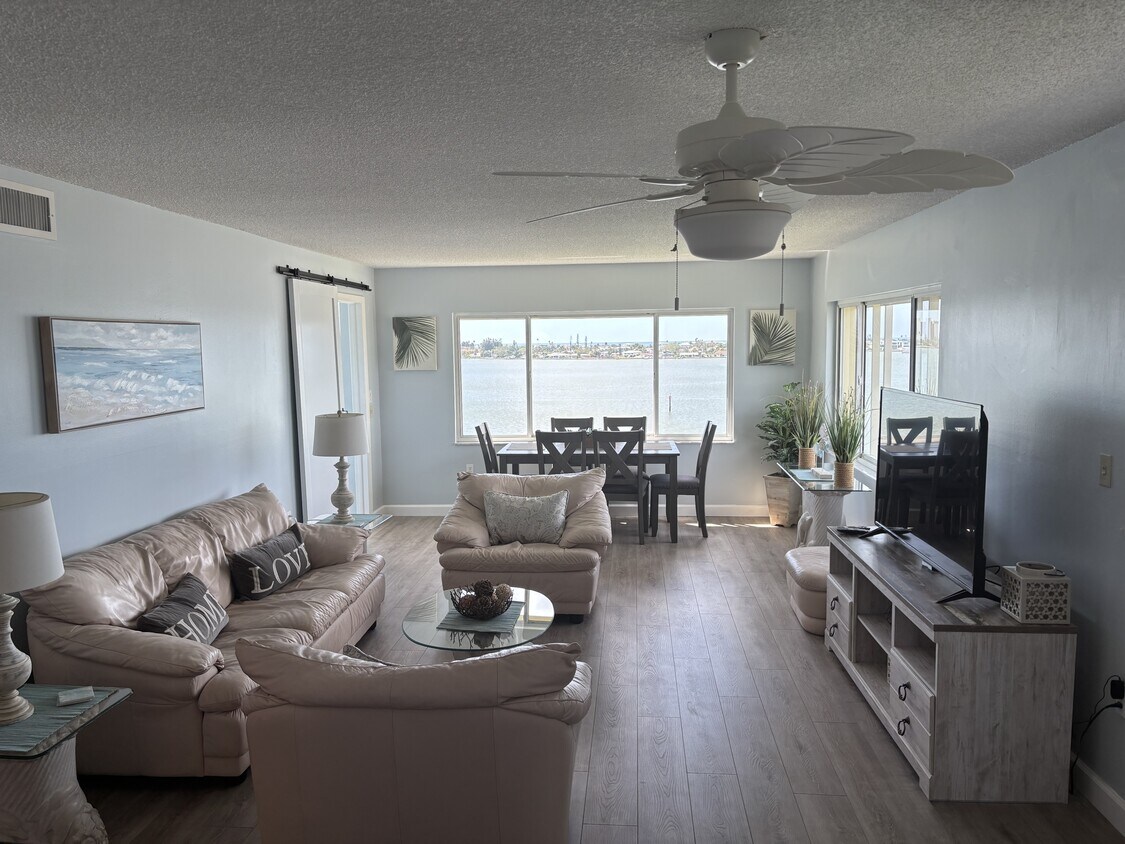 Photo - 4750 Cove Cir (Saint Petersburg, FL)