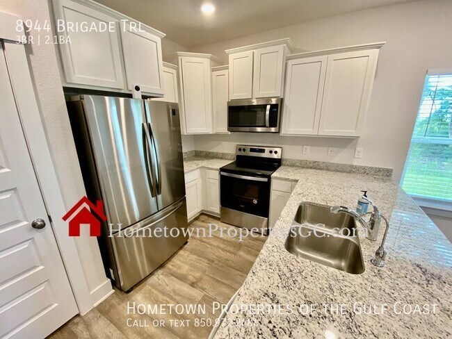Building Photo - 3 Bedroom Townhome off 9 Mile Rd