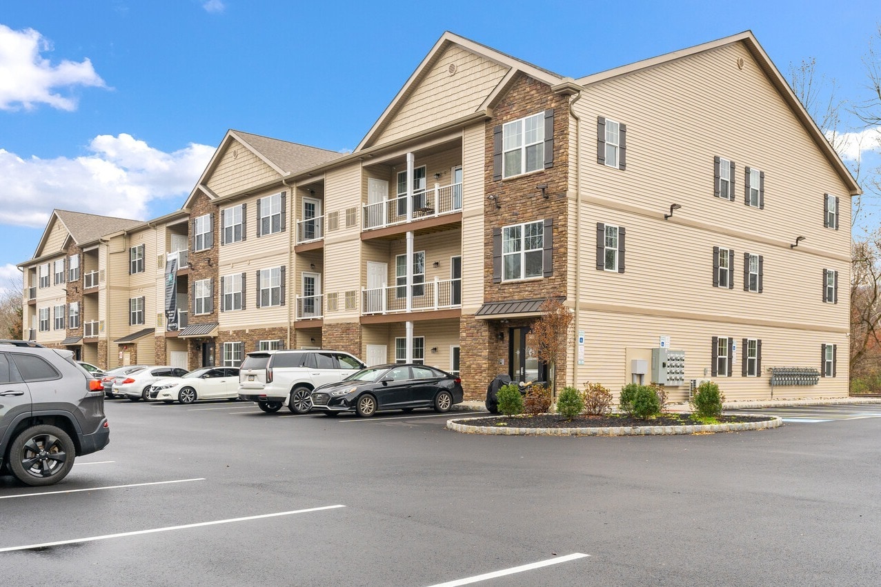 Riverview West Apartments photo 4