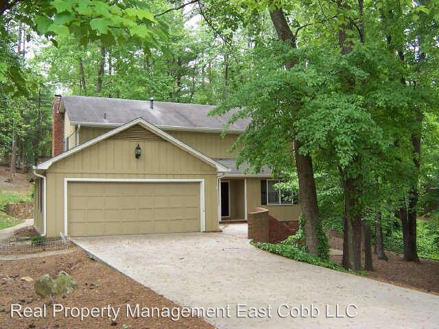 Foto principal - 4301 Fairgreen Dr NE