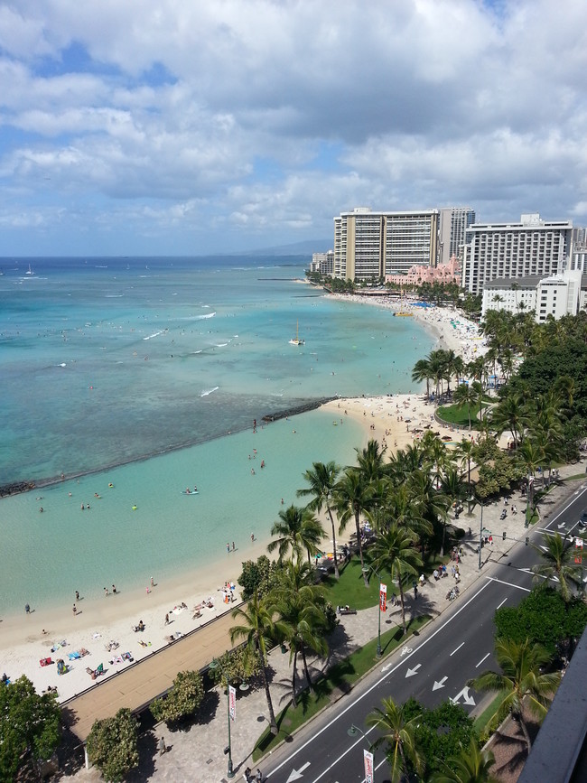 Building Photo - 2500 Kalakaua Ave