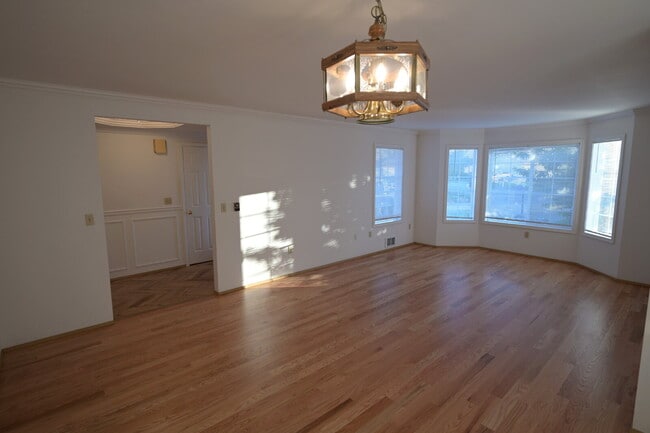 Building Photo - 1+ bed 2 bath home on a quiet cul-de-sac