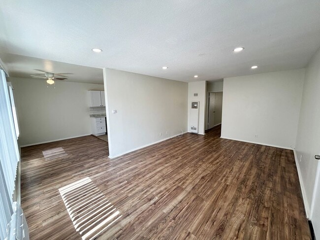 Building Photo - 10237 Commerce Ave