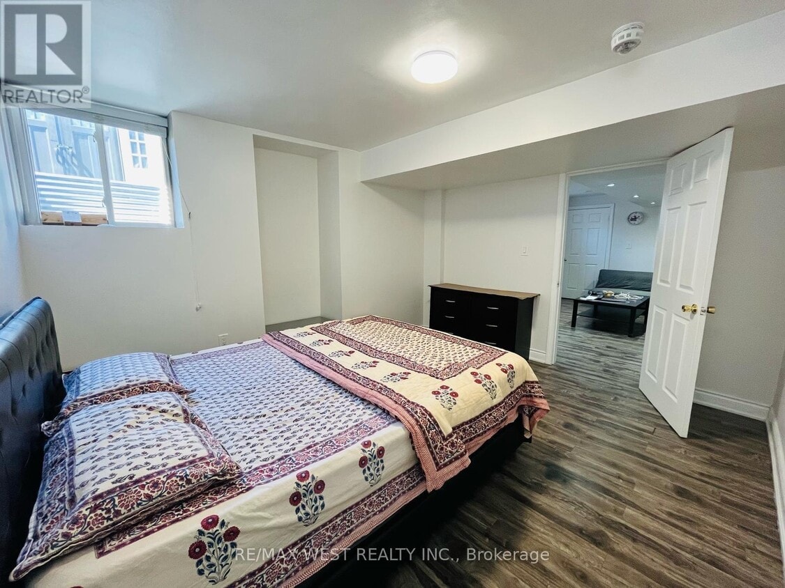 Building Photo - 76 Lexington Rd