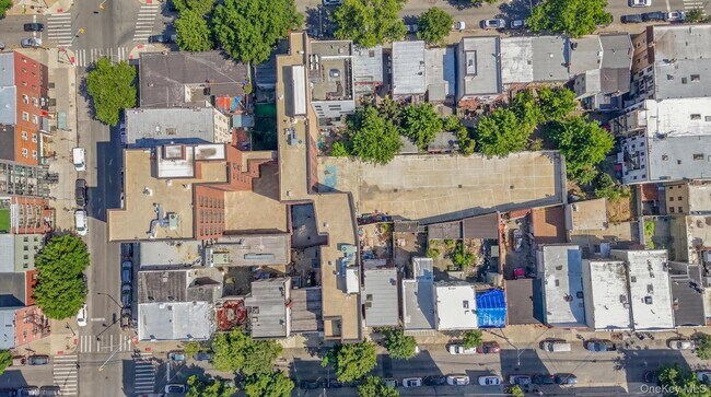 Foto del edificio - 444 Graham Ave