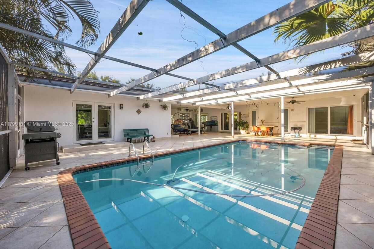 Foto principal - 6970 SW 124th St