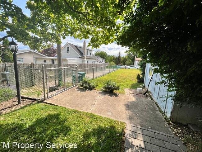 Building Photo - 2 br, 1 bath House - 264 Roberts Ave