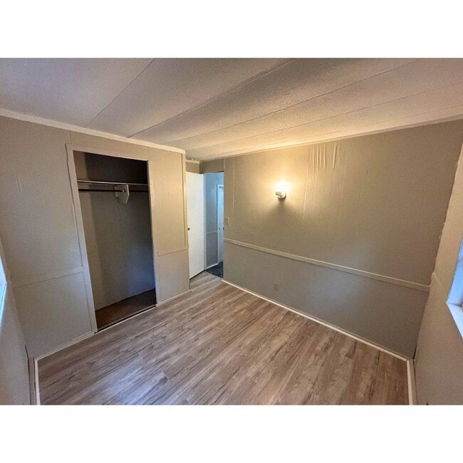 Building Photo - 4502 E Old Marion Hwy