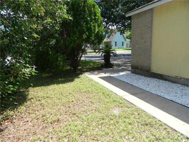Building Photo - 8804 Springmail Cir