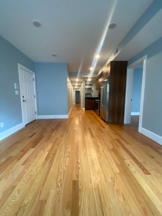 Foto del edificio - Beautiful, Fully Renovated Allston 5 bed/2...