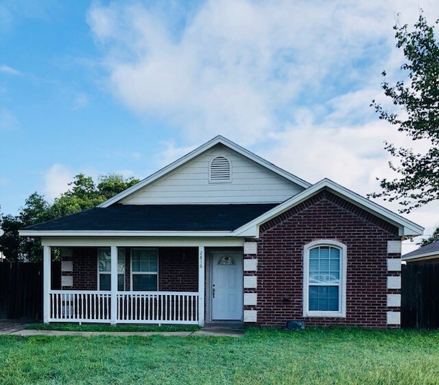 2816 Mildred St, Waco, TX 76706 Apartment for Rent in Waco, TX