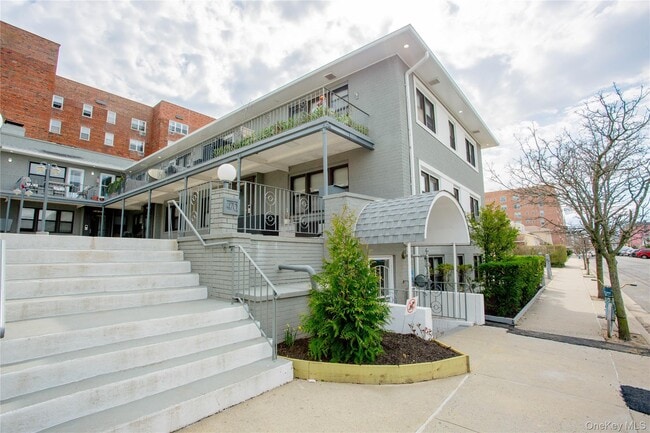 Building Photo - 470 E Broadway