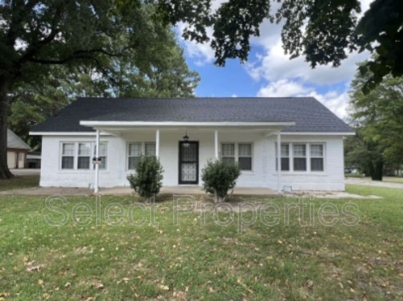 Primary Photo - 1600 W Nettleton Ave