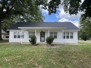 Building Photo - 1600 W Nettleton Ave
