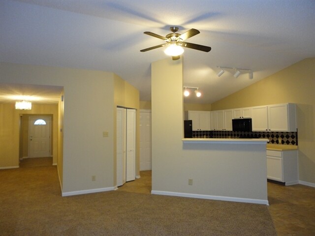 Building Photo - 5624 Grassy Bank Dr