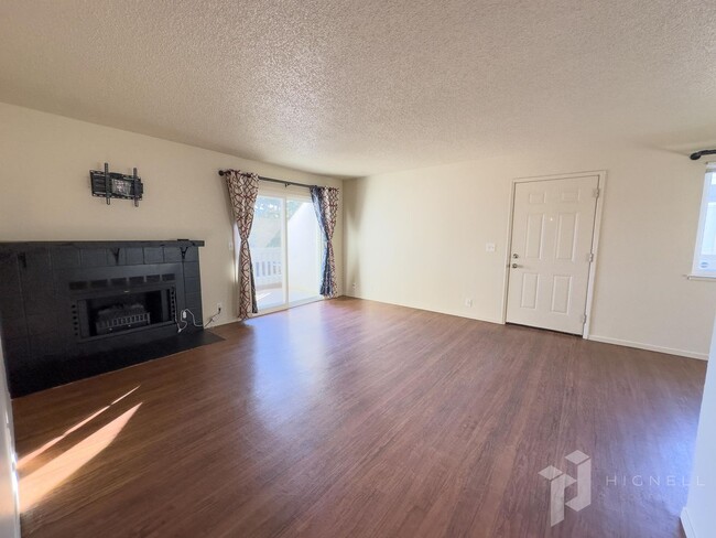 Building Photo - MOVE IN SPECIAL!!! $1000 OFF FIRST MONTH'S...