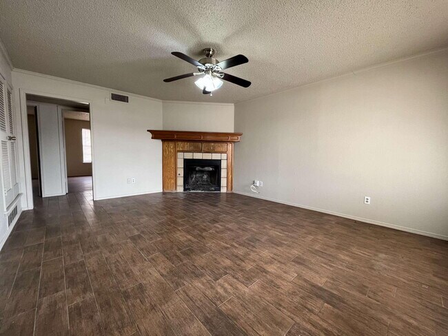 Foto del edificio - 7405 Waco Ave