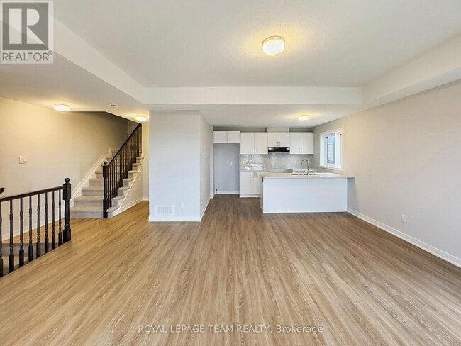 Building Photo - 722 Lillian Freiman Private