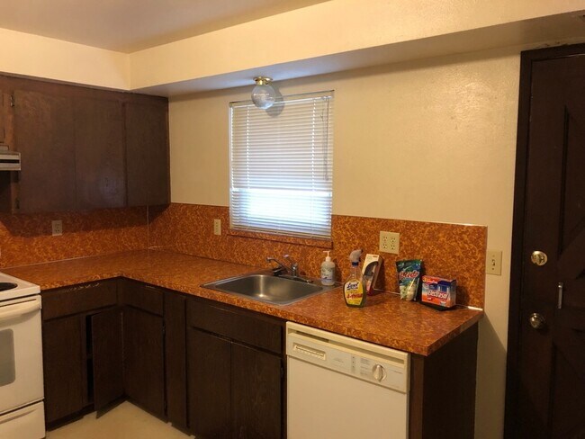Building Photo - Steps Away from Alki Beach!! Two Level 2bd...
