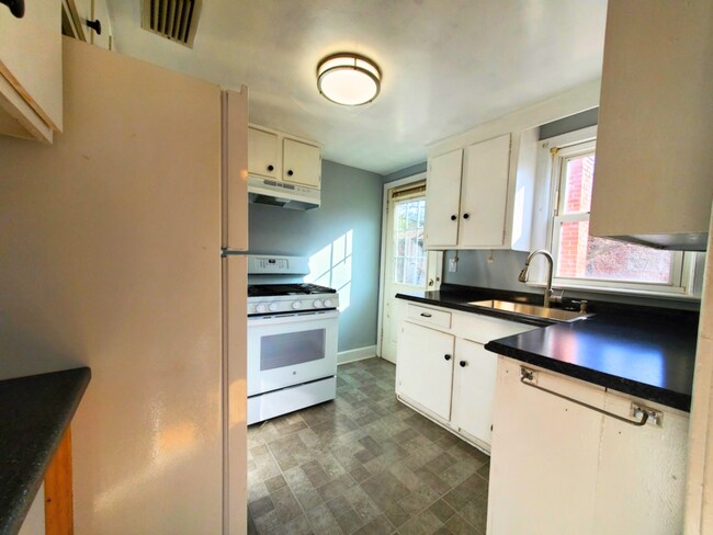 Foto del edificio - 7744 Castleton Pl