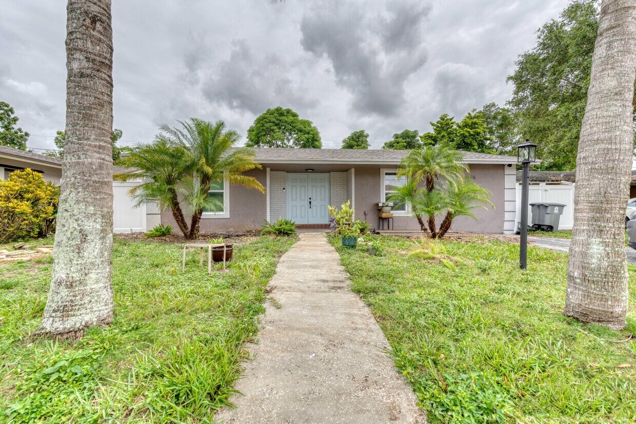 Foto principal - 9696 SW 1st Pl