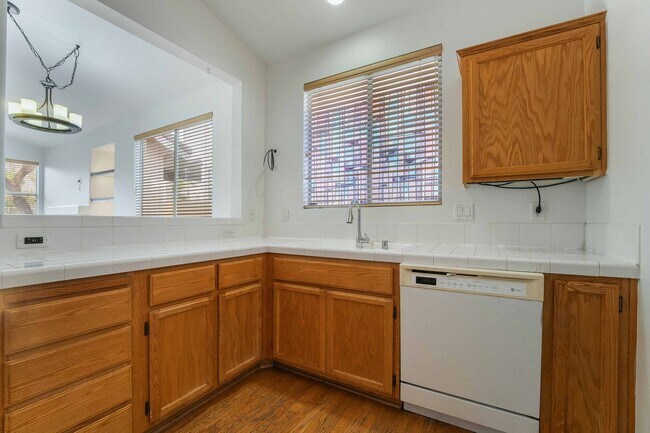 Building Photo - Charming Single-Story in Gated Green Valley!