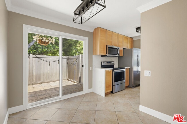 Building Photo - 1685 E Avenida De Las Flores
