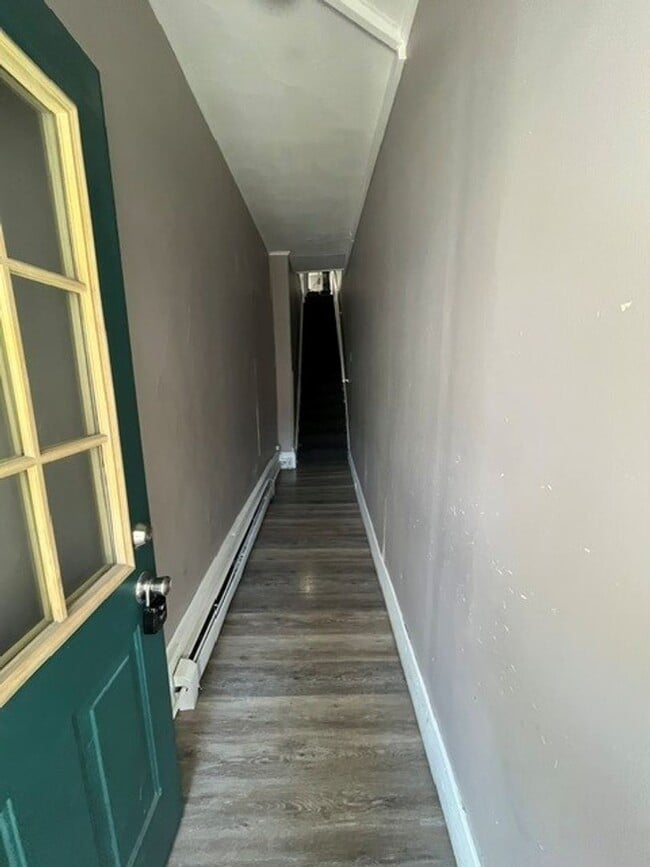 Building Photo - 3 bedroom 1 bathroom