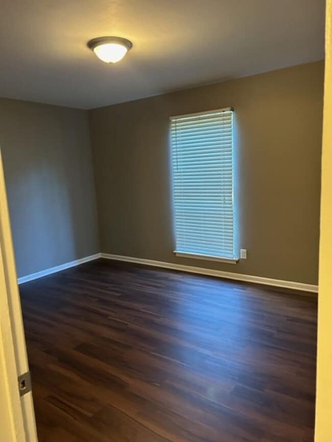 Building Photo - COMING SOON! MOVE IN SPECIAL- $0 SECURITY ...