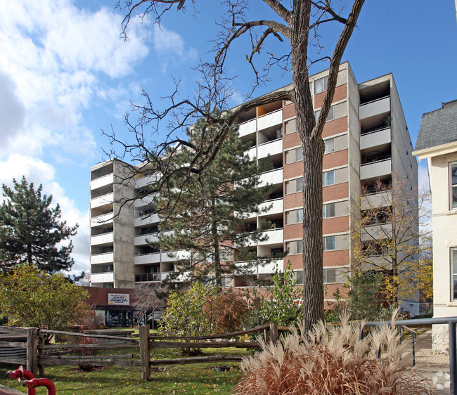 Photo du bâtiment - Richmond Hill Heights