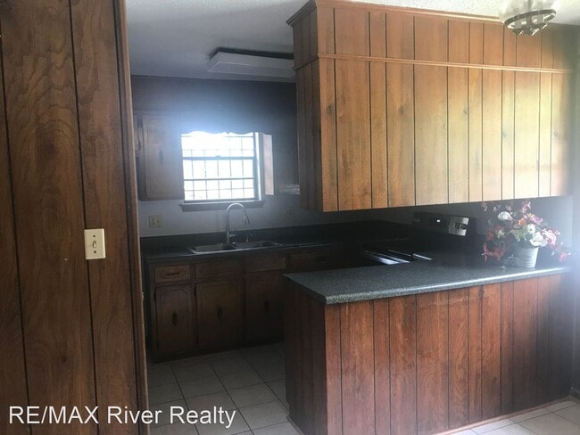 Building Photo - 3 br, 1.5 bath House - 3510 Gardenbrook Drive